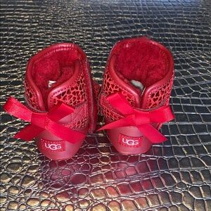 UGG Jesse Bow II Gel Hearts Baby Girl size 2/3 Boots